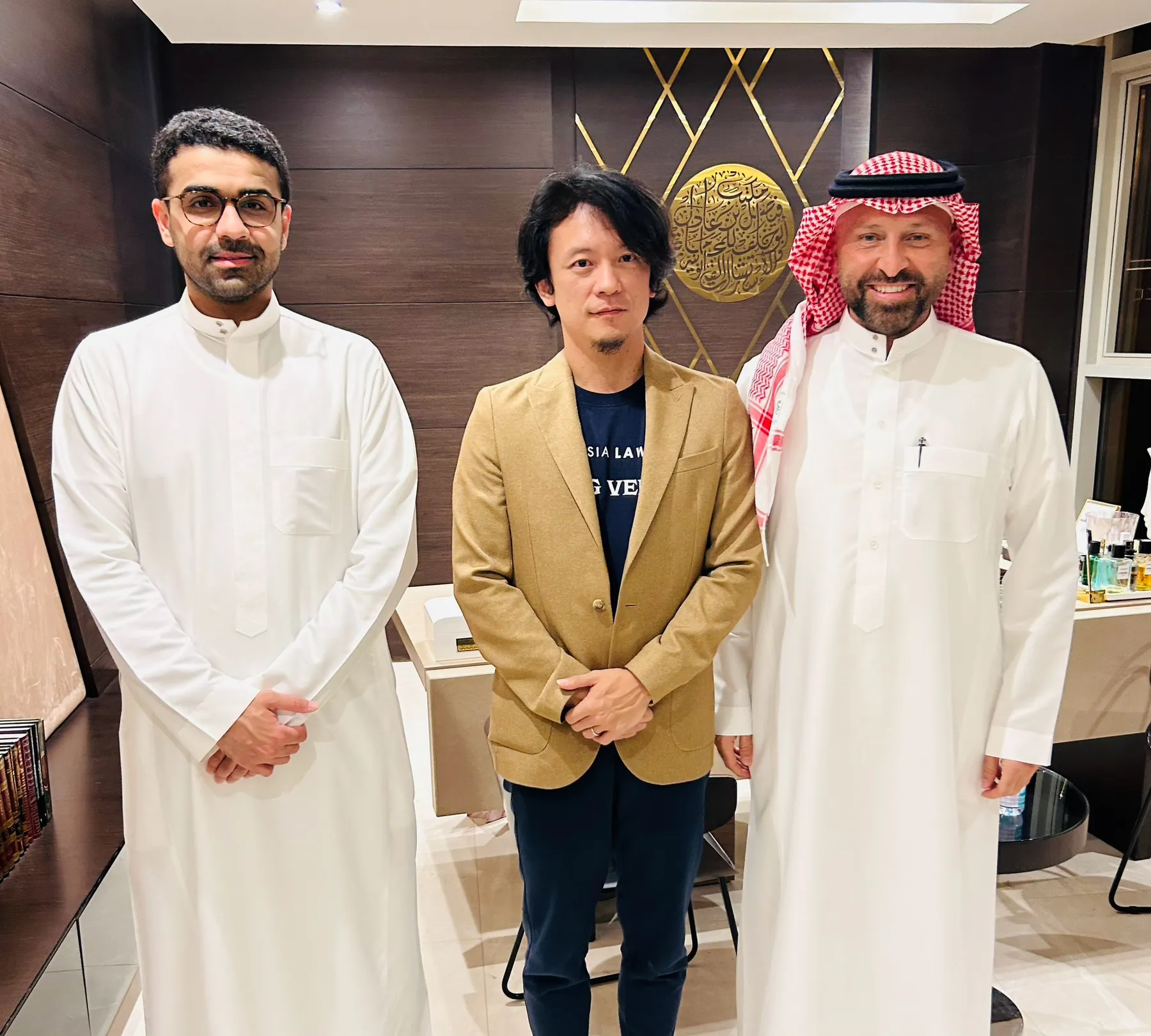 代表・森和孝、副代表Hyder Alkhalifahと、サウジアラビアの弁護士。